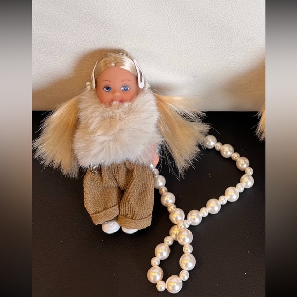 Ins style fur vest fairy doll authentic Barbie pendant bag pendant keychain - Picture 1 of 5